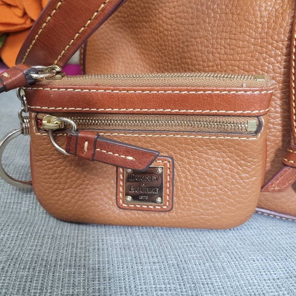 DOONEY AND BOURKE SAFFIANO KENDALL CROSSBODY BAG /WITH COIN BAG KEEY CHAIN - Picture 13 of 16